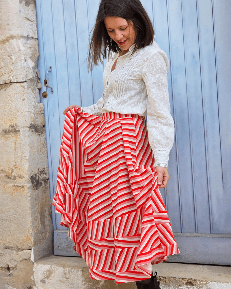 Créatrice Marion dans sa jupe La Prodigieuse